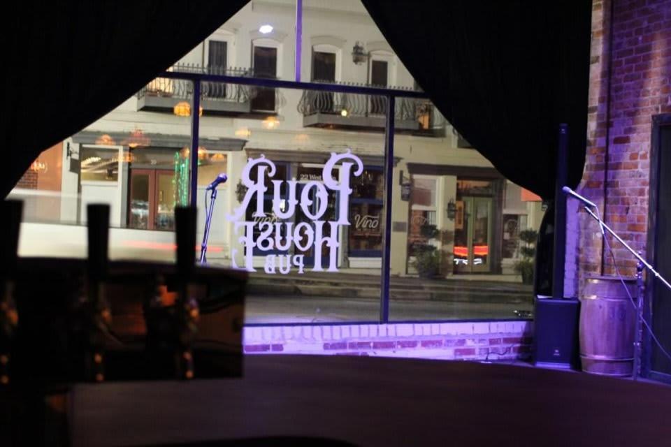 Eagle'S Landing Loft-Downtown Above Bull & Barrel Appartement Statesboro Buitenkant foto