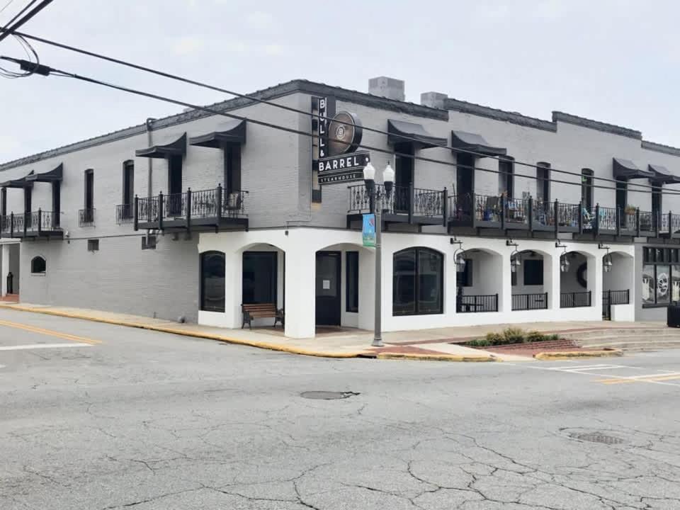 Eagle'S Landing Loft-Downtown Above Bull & Barrel Appartement Statesboro Buitenkant foto